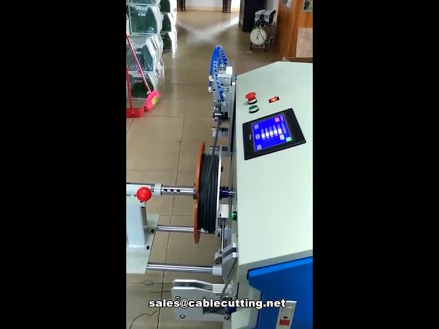 Automatický stroj na měření, řezání, navíjení a svazkování kabelů – vše v jednom
