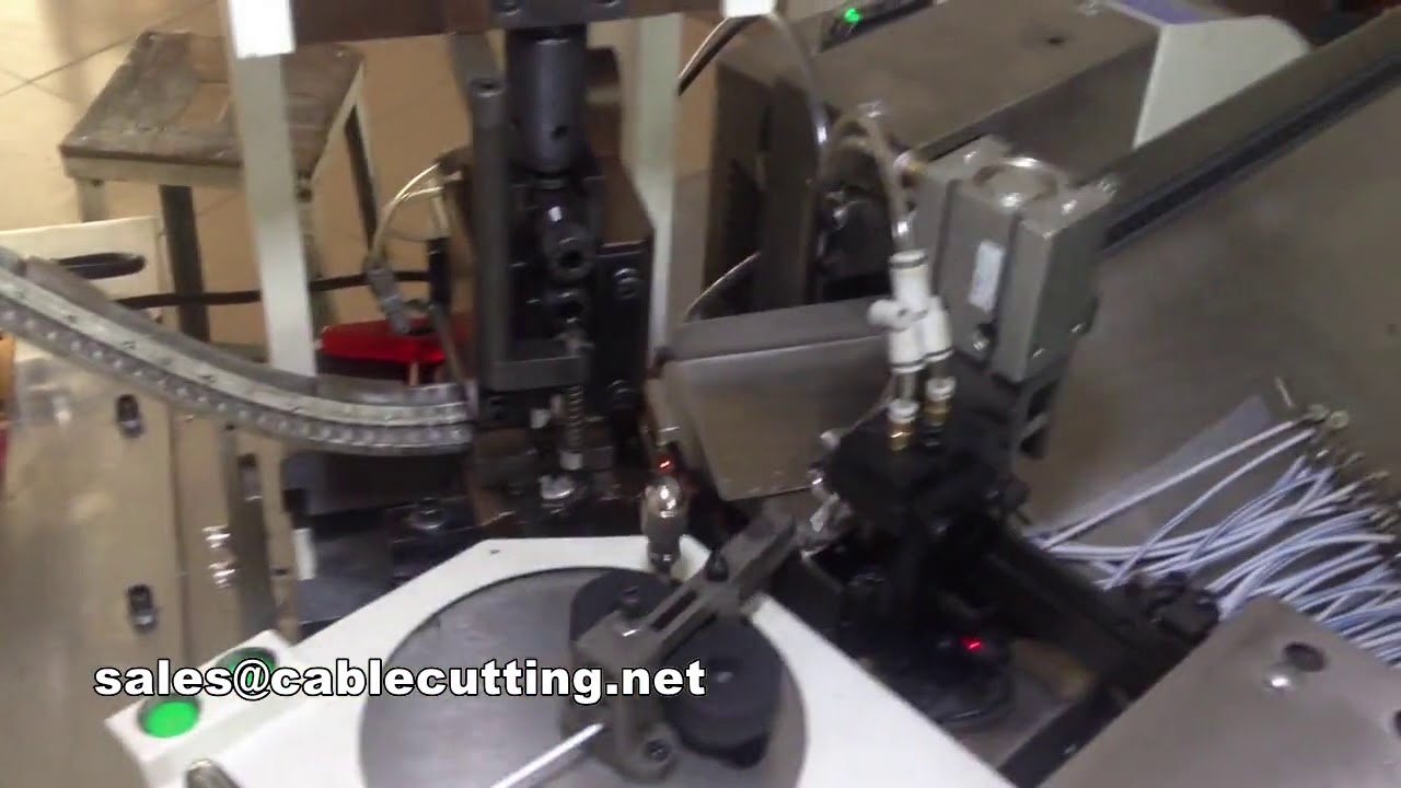 Plně automatický krimpovací stroj na jednodrátové kroucené koncovky