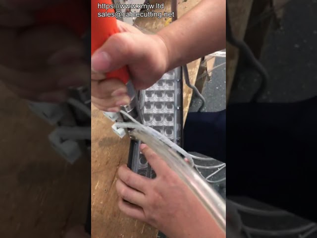 Automatický stroj na podávání a utahování šroubů, matic a šroubů | Zvyšte produktivitu montáže