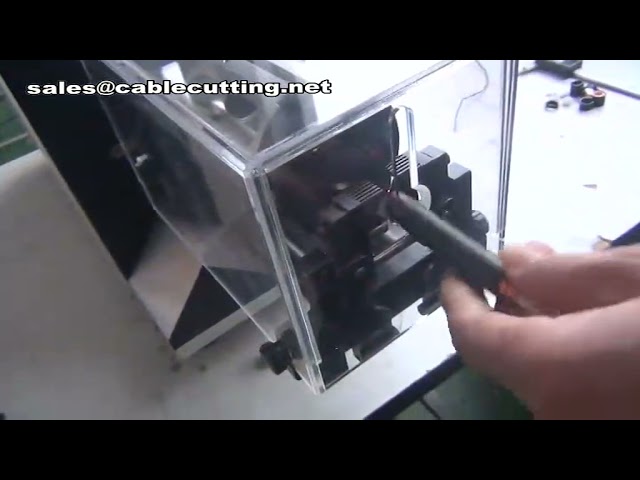 Automatický odizolovač koaxiálních kabelů | Stroje pro novou energetiku a průmyslovou automatizaci