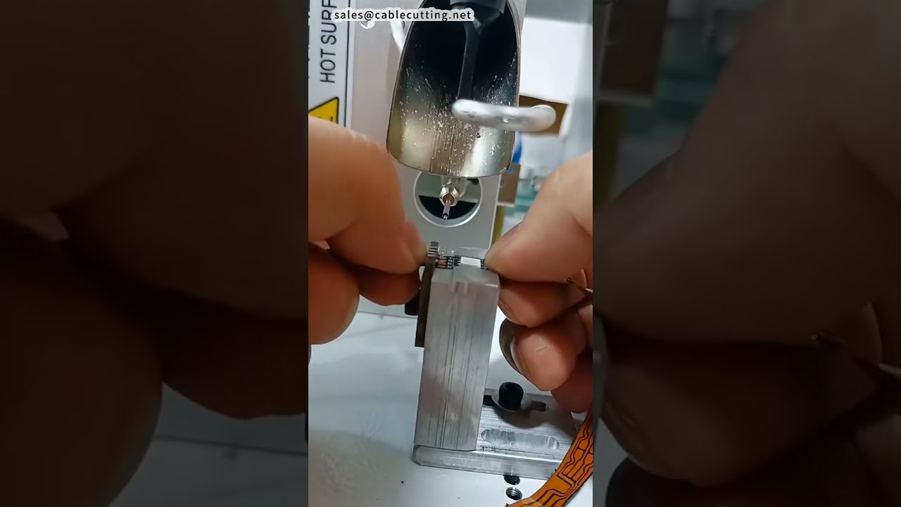 Poloautomatický pájecí stroj v akci | Motivace z továrny #továrna #stroj #cnc