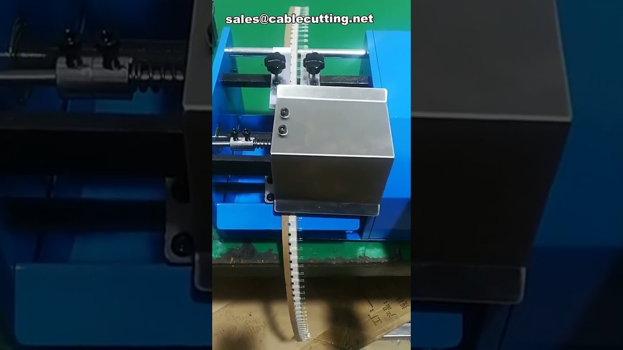 Plně automatický stroj na montáž SMD LED, páskování radiálních součástek a řezání kondenzátorů