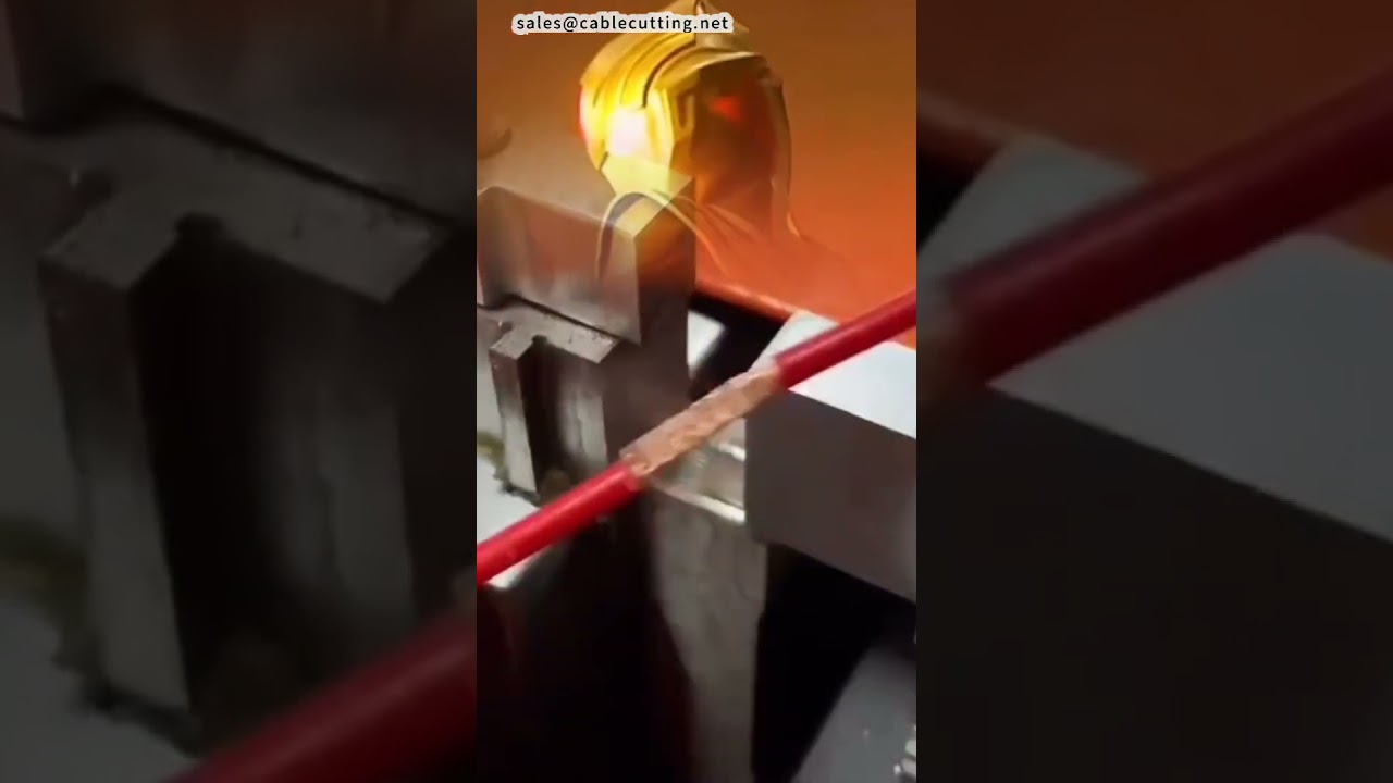 Humorný klip: Ultraman kupuje ultrazvukovou svářečku #továrna #stroj #cnc