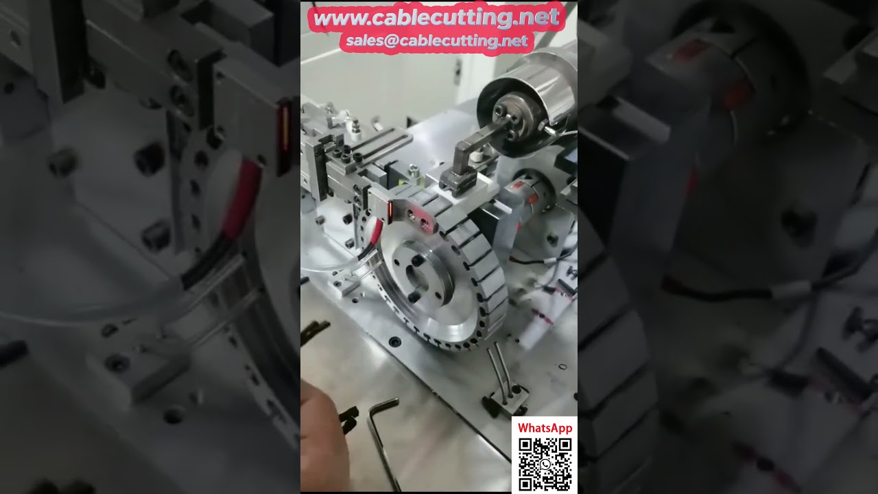 Automatický podavač smršťovacích trubiček pro efektivní výrobu kabelových svazků