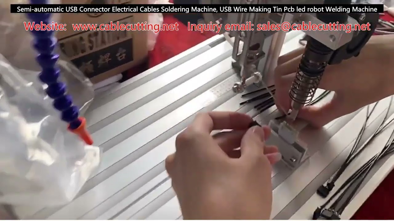 Poloautomatický pájecí stroj na USB konektory – cínování kabelů, montáž PCB a LED robot