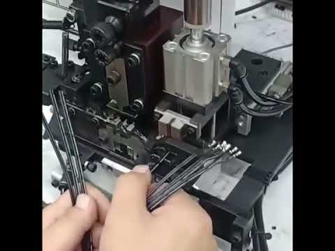 Automatický krimpovací lis 2T4T pro výrobu kabelů a kabelových svazků