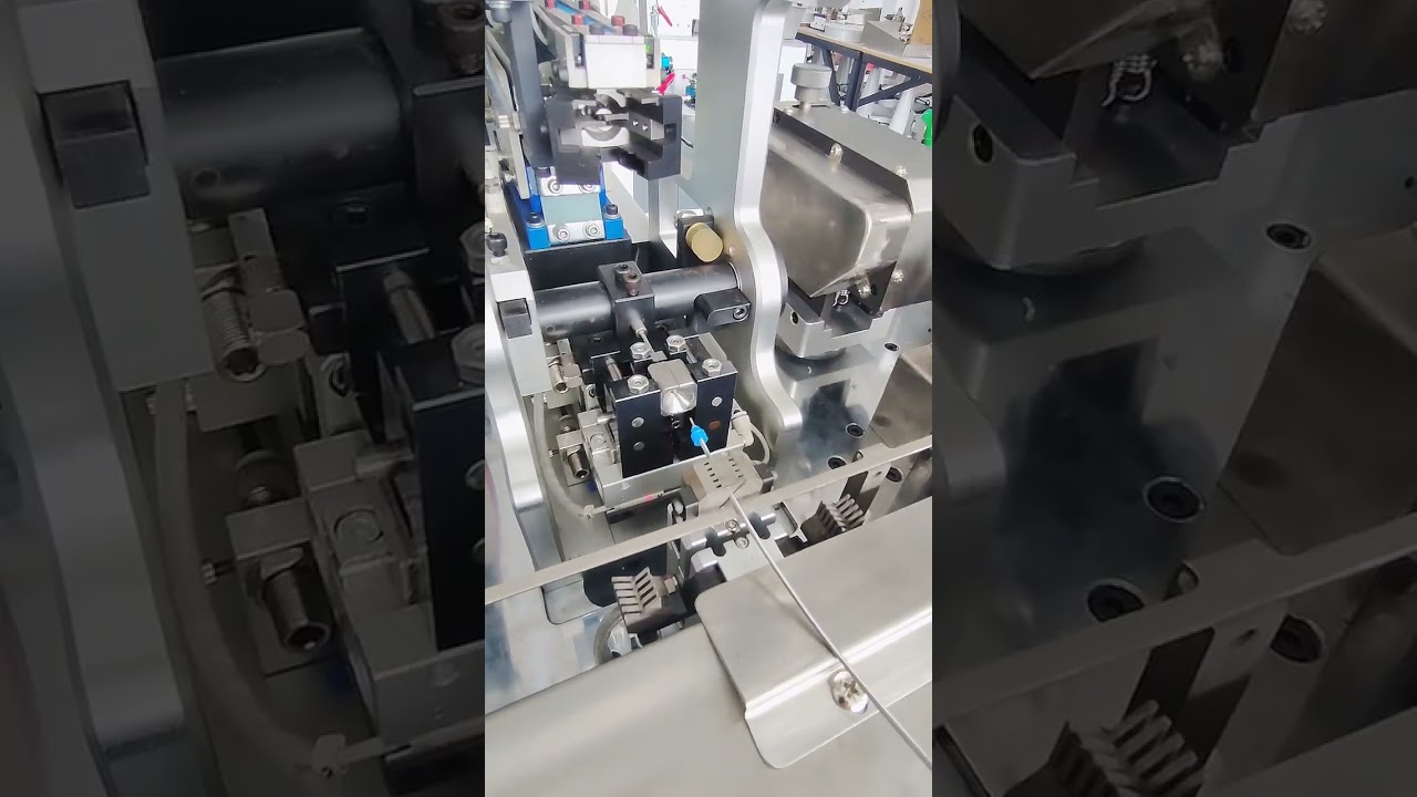 Plně automatický stroj pro osazování vodotěsných zástrček a cínování koncovek | #továrna #stroj #měď