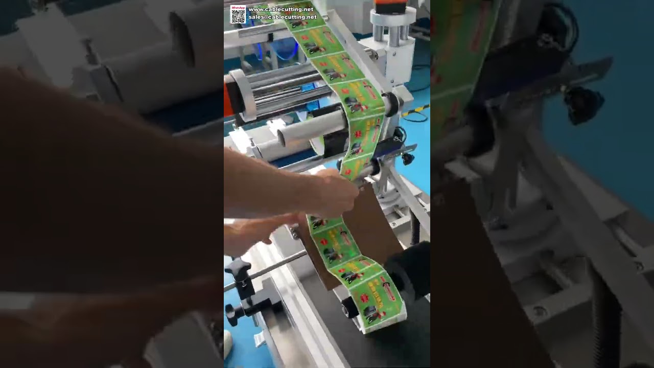 Automatický etiketovací stroj na rovné plochy kartonů a krabic – samolepicí aplikátor pro balicí linky