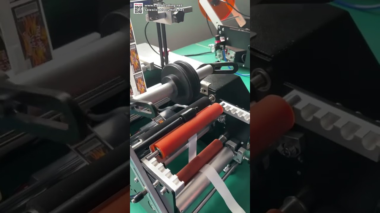 Mini etiketovací stroj s kodérem – automatický aplikátor samolepek pro malé kulaté lahve