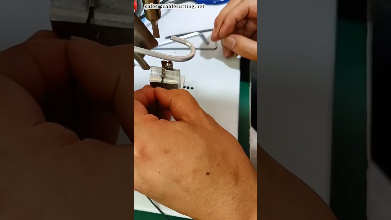 Poloautomatická bodová svářečka na kovové taby – železo a nerez #továrna #stroj #cnc