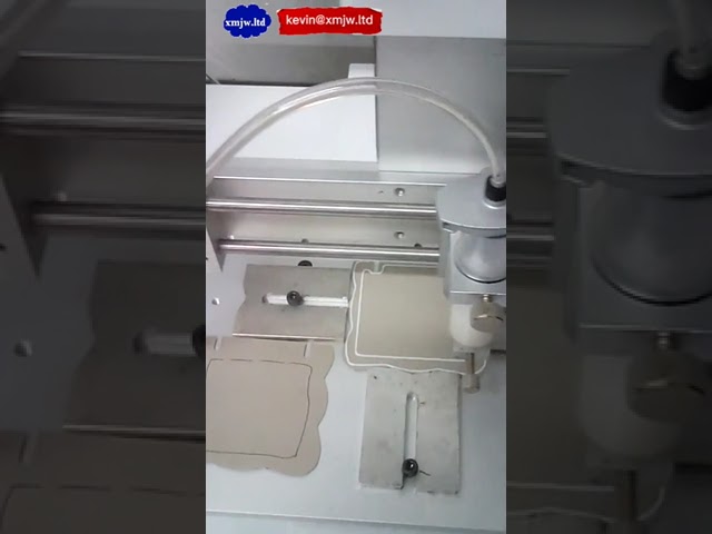Robotický dávkovač silikonu a lepidla – Precizní stolní automat