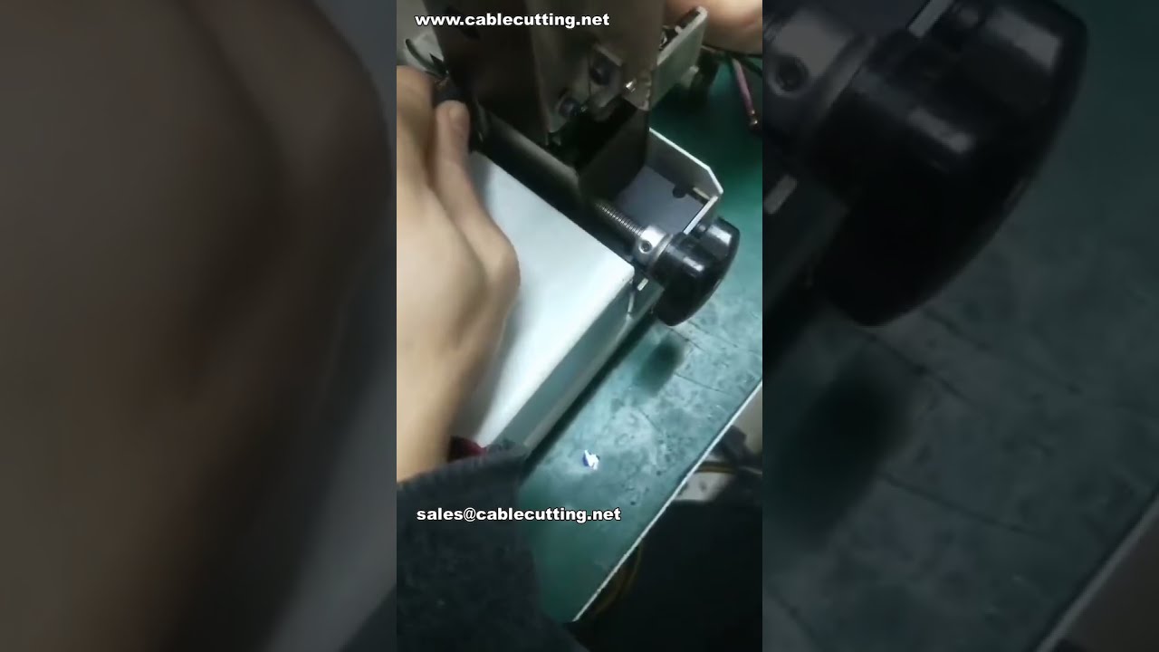 Bodovací lepicí stroj pro opletené spoje – automatizace výrobní haly