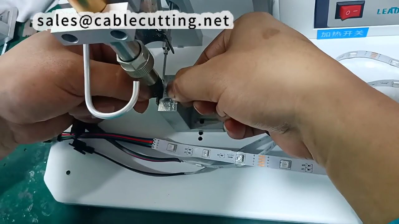 Poloautomatický pájecí stroj – ideální pro precizní montáž elektroniky