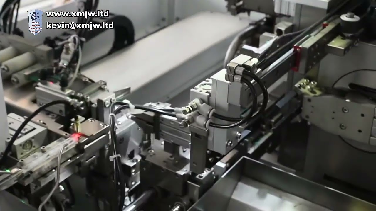 Plně automatický stroj na kabelové svazky – dvojité děrování a nasazování plastových krytů s DDC-Pres