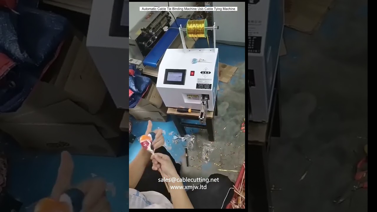 Automatický vazač kabelových pásků – stroj na svazování USB kabelů