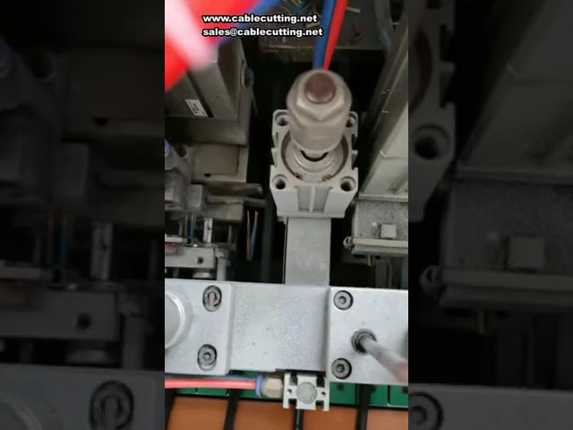 Stroj na odizolování, kroucení a pocínování drátů 2-9 mm | 2000-2500 ks/h pro 20-28 AWG – ideální pro nabíjecí a sluchátkové kabely