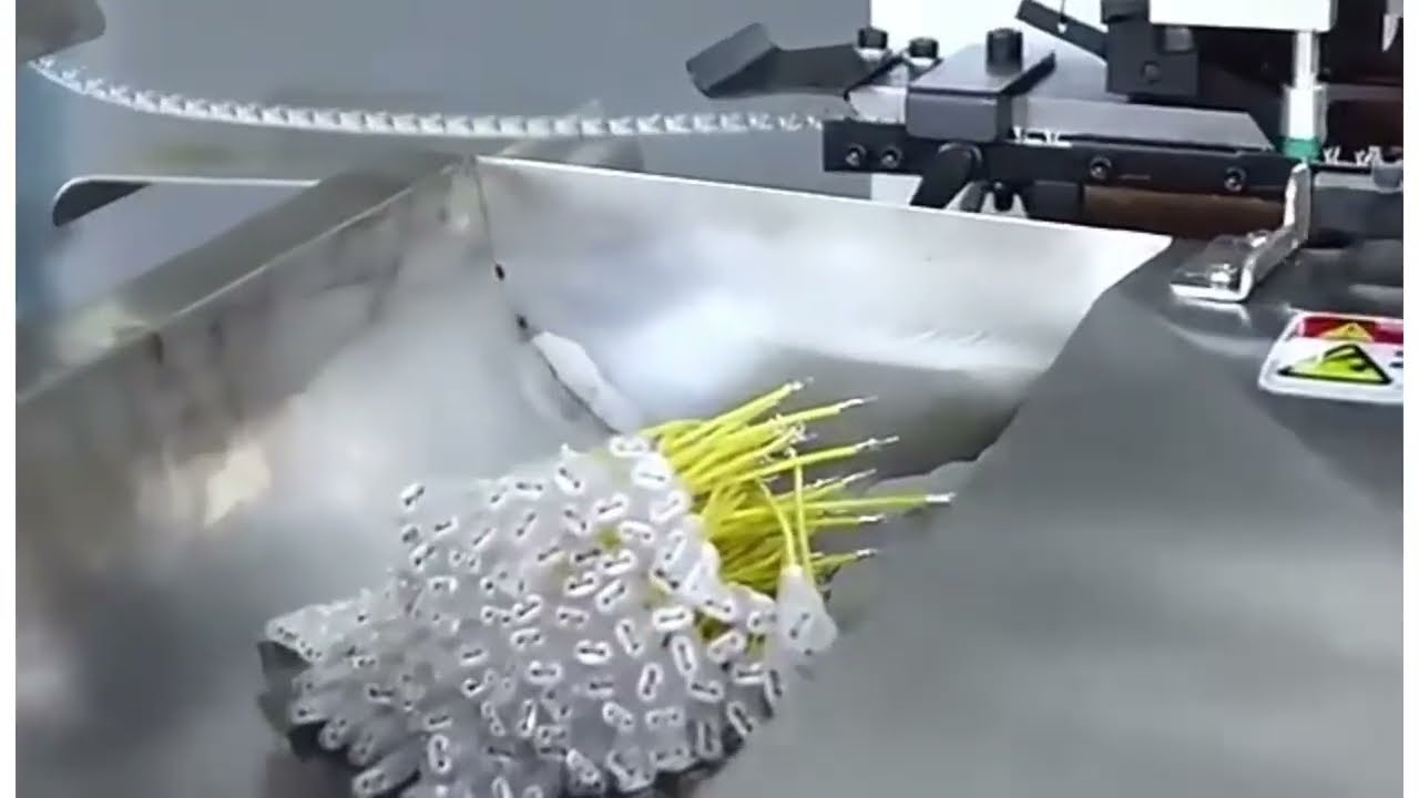 Plně automatické odizolování, řezání a krimpování kabelů – efektivní výroba