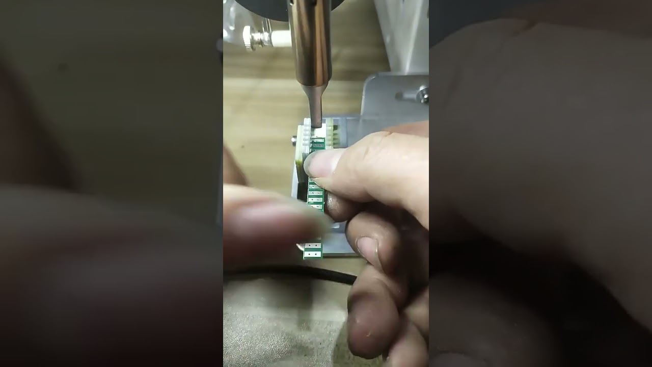 Poloautomatická pájecí mašina na dráty – pro letecké konektory, spínače, LED pásky a DPS
