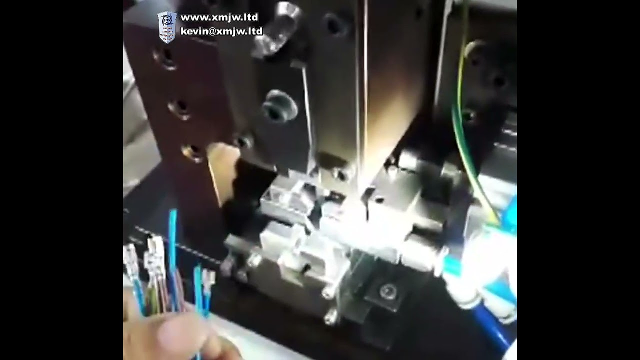 Poloautomatický stroj na odizolování a krimpování vícežilových kabelů s přímým lisováním