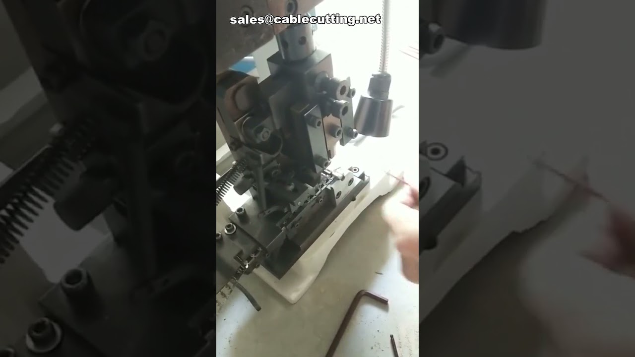 Elektrický krimpovací stroj na kabelové koncovky – tichý provoz pro vyšší produktivitu