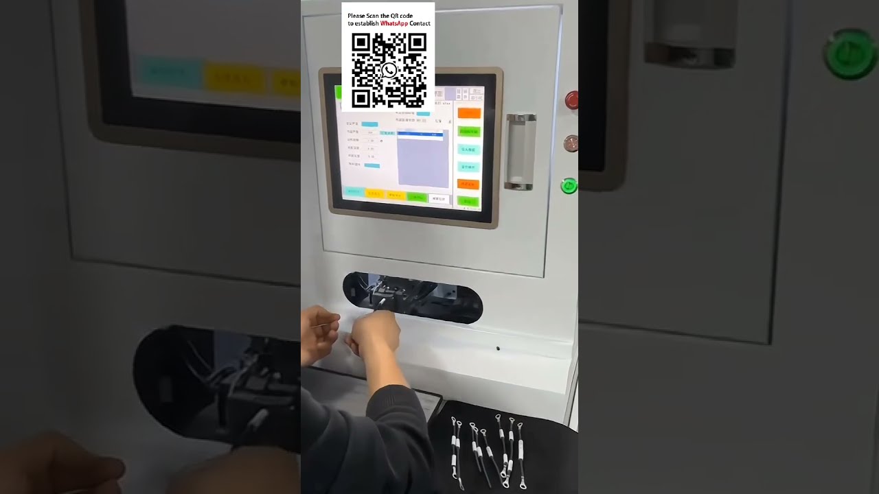 Automatický stroj na odizolování, kroucení, nasazení číslovacích trubiček a krimpování koncovek