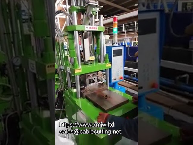 Vysoce účinný automatický vstřikovací lis na PVC – špičková kvalita a servis