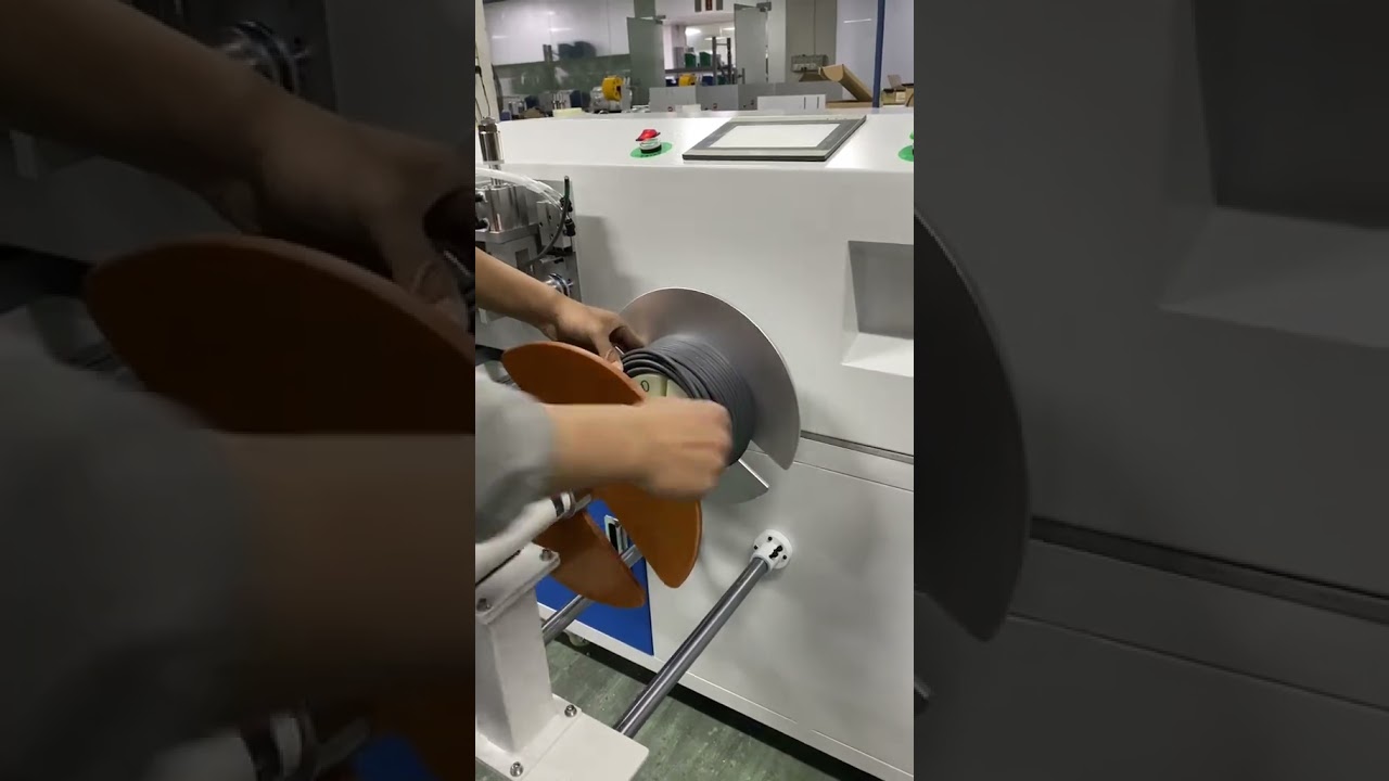 Univerzální převíjecí stroj 1–15 mm s automatickým vázáním a řezáním, nosnost až 15 kg