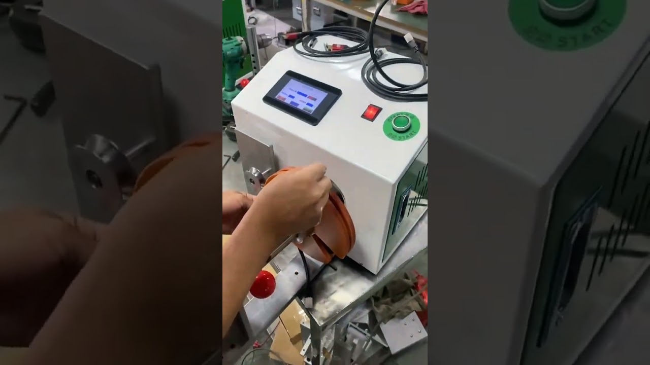 Automatický navíječ s křížovým vinutím pro zpracování kabelových svazků | Tovární automatizace