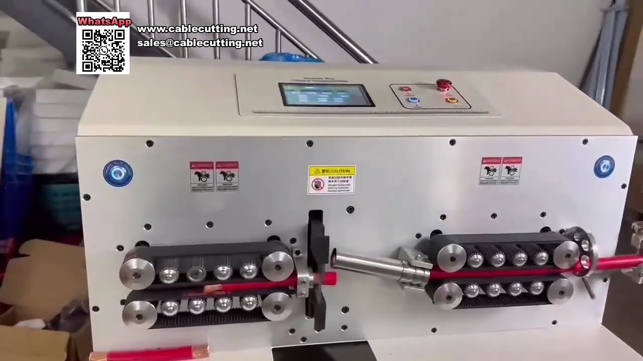 Plně elektrický počítačem řízený stroj na přesné řezání a odizolování kabelů 185 mm²