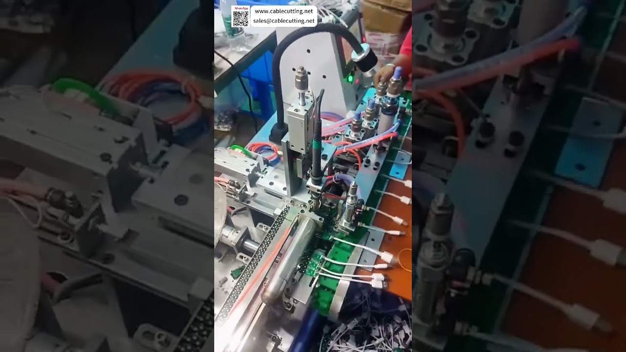 Plně automatická pájecí stroj pro audio konektory zvukových karet – přesné a bezproblémové pájení