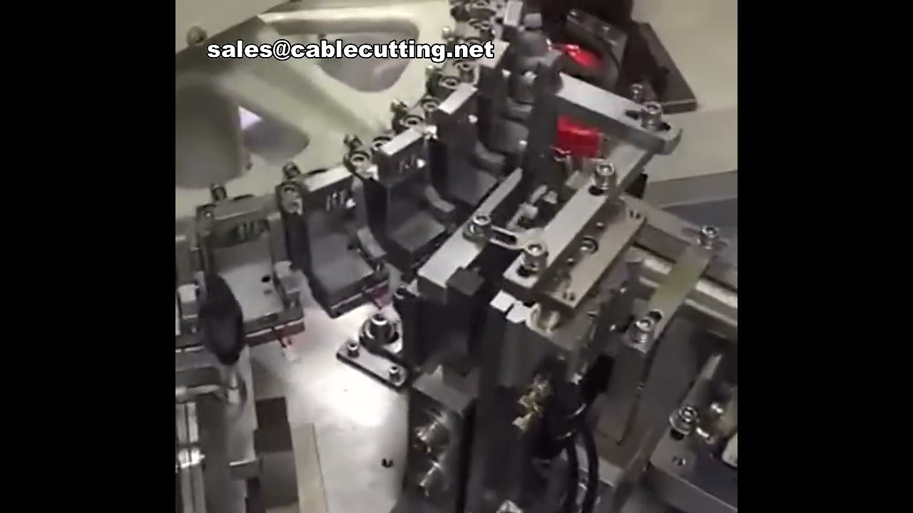 Plně automatický stroj pro pocínování a vkládání dvou paralelních vodičů do průchozího terminálu